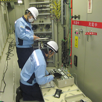 安全を第一に成田空港の電気設備を幅広く維持・管理。